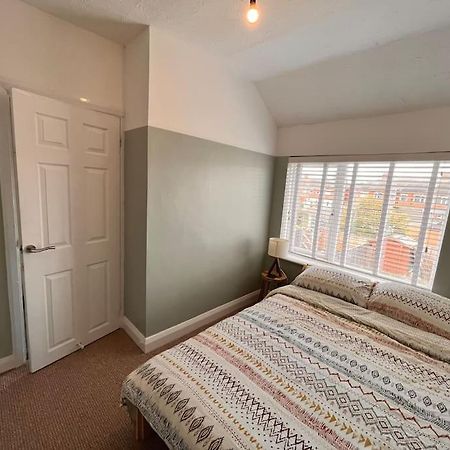 Two Bedroom Terrace House With Parking Kingston upon Hull Buitenkant foto
