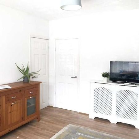 Two Bedroom Terrace House With Parking Kingston upon Hull Buitenkant foto