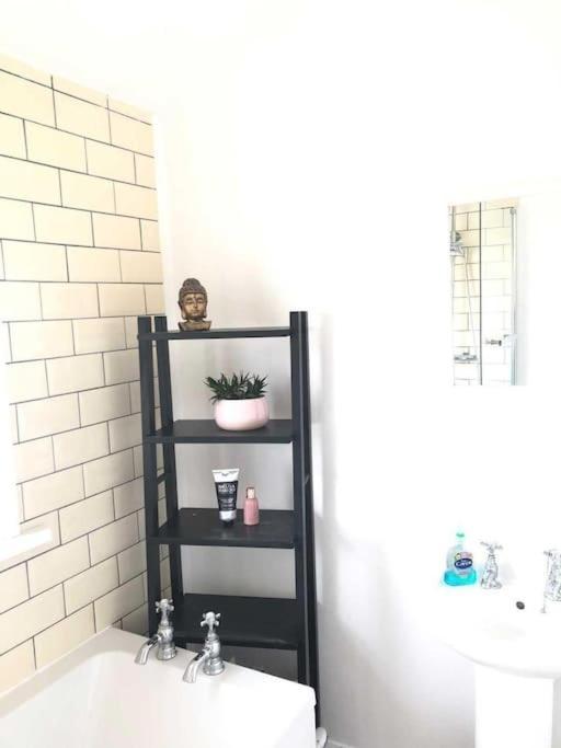 Two Bedroom Terrace House With Parking Kingston upon Hull Buitenkant foto
