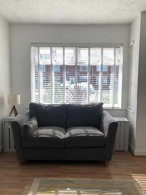 Two Bedroom Terrace House With Parking Kingston upon Hull Buitenkant foto