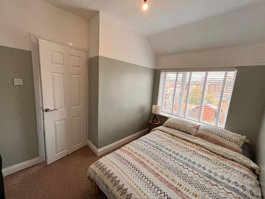 Two Bedroom Terrace House With Parking Kingston upon Hull Buitenkant foto